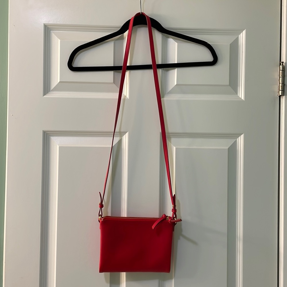 Old navy red multi pocket zippered crossbody